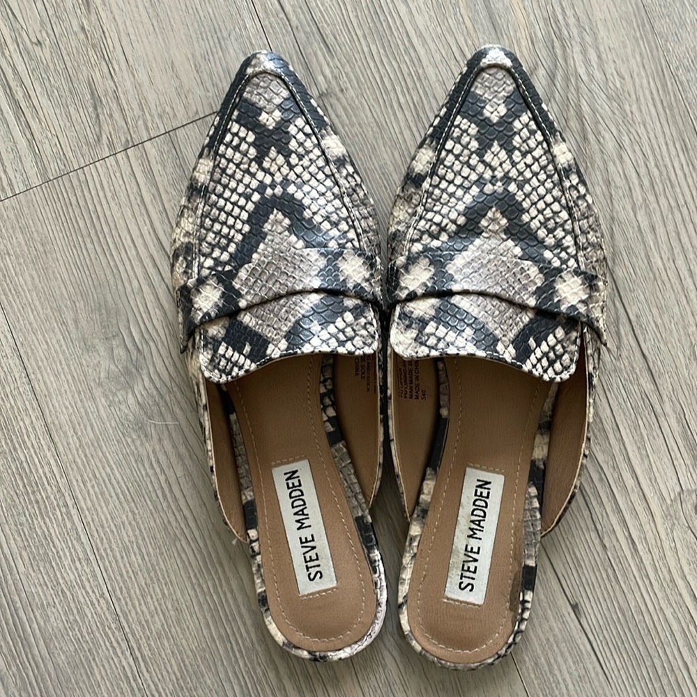 Steve Madden Snakeprint mules